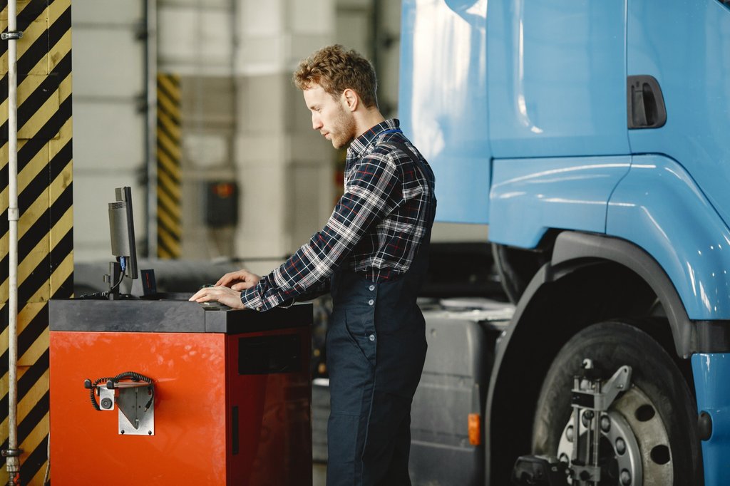 Freight factoring: Pump up cash flow for customers with fuel rebates